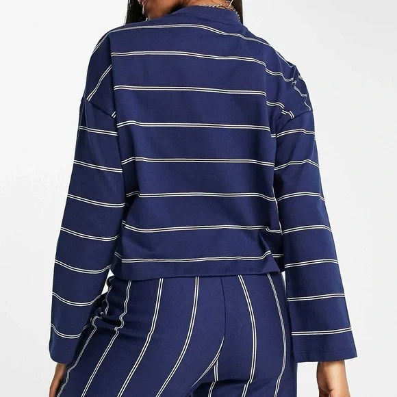 Nike Women’s Long Sleeve Loose Fit Top Navy White Stripes Size Small - Picture 3 of 6